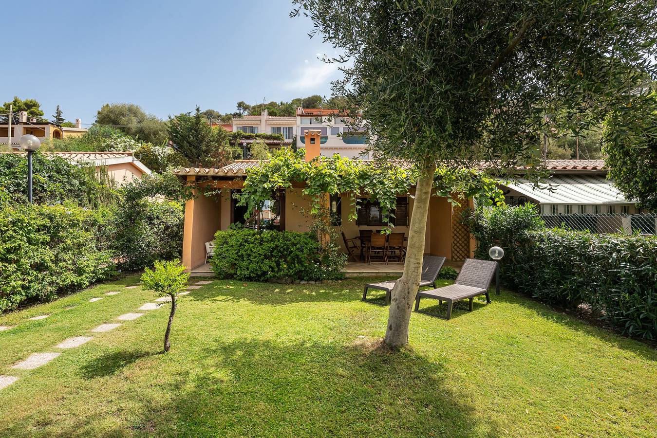Casa vacanze "Casa Anna" vicino alla spiaggia con vista sul mare e adatta agli animali domestici in Geremeas, Cagliari e Dintorni