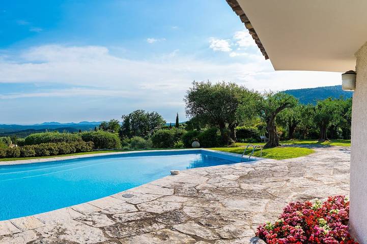 Maison de vacances pour 14 personnes, avec terrasse et jardin à Tourrettes-sur-Loup