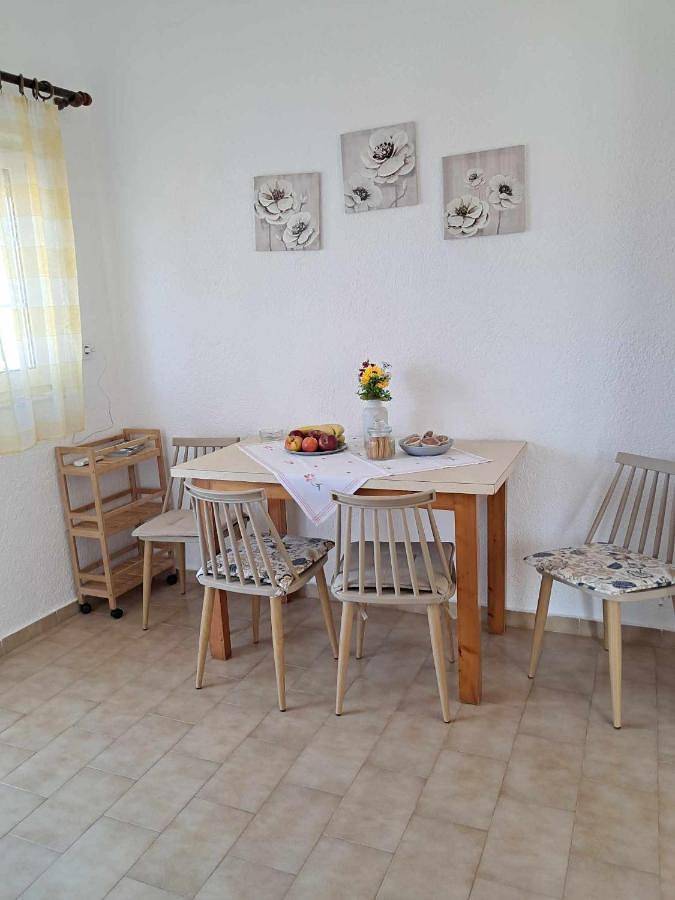 Ferienwohnung für 3 Personen, mit Garten und Ausblick in Agios Nikolaos