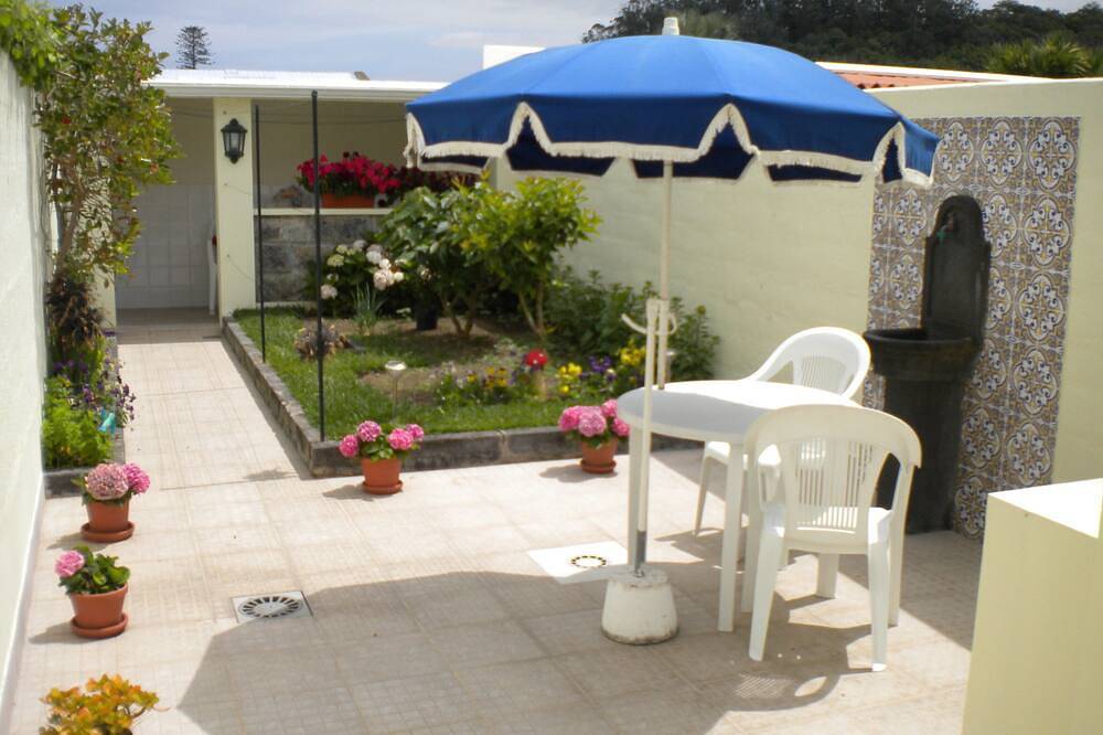 Casa Nuno e Lorena - Ideal location and privacy. in São Miguel Island, Ponta Delgada