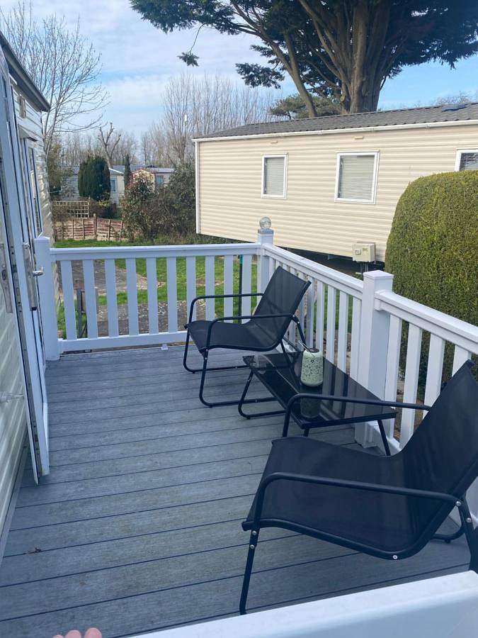 Camping for 6 people, with Hot tub and Terrace as well as Garden and Children pool in Chichester (District)