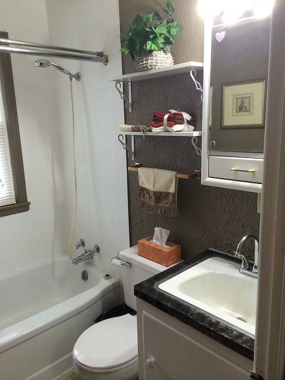 Ganze Wohnung, Gehobenen Komfort in der Nähe von Mayo Clinic Campus und der Innenstadt von Rochester in Rochester (MN), Olmsted County