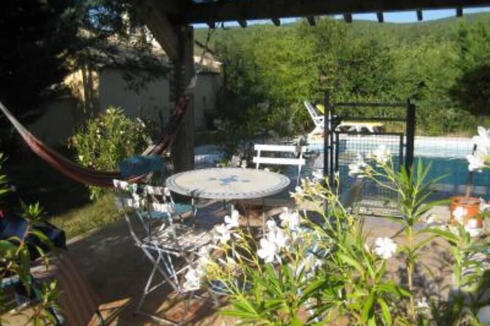 Stone house of character in a typical Provencal hamlet in Banon, Forcalquier und Umgebung