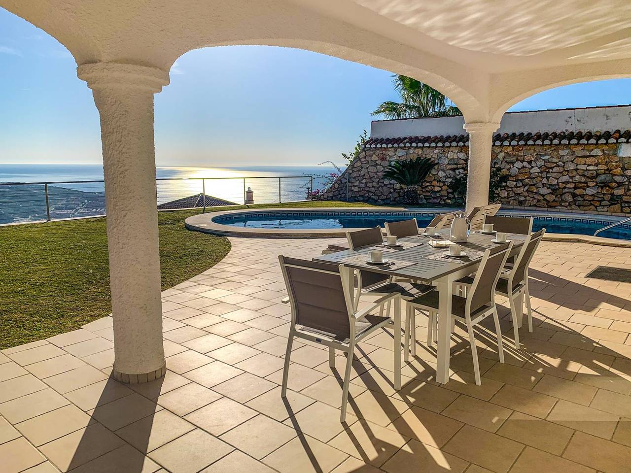 Luxuriöse Villa mit Meer- und Sierra Nevada in Monte de los Almendros, Salobreña