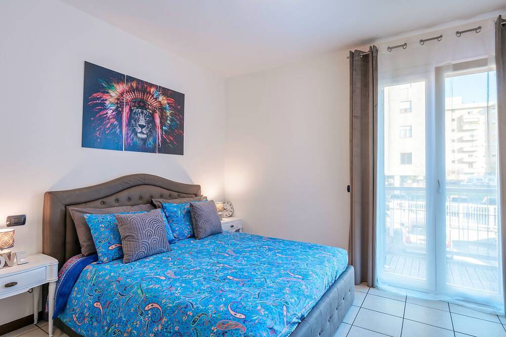 Entire apartment, [2 minutes from the Station] Comfort & Design in Brescia, Brescia Province