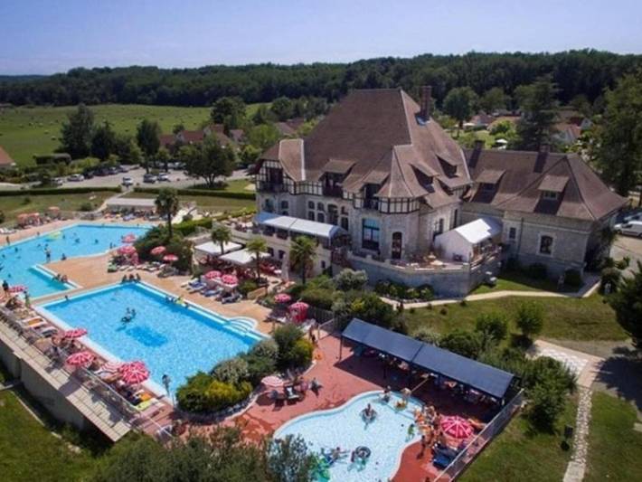 Location de vacances pour 6 personnes, avec Terrasse ainsi que Jardin et Piscine à Daumazan-sur-Arize
