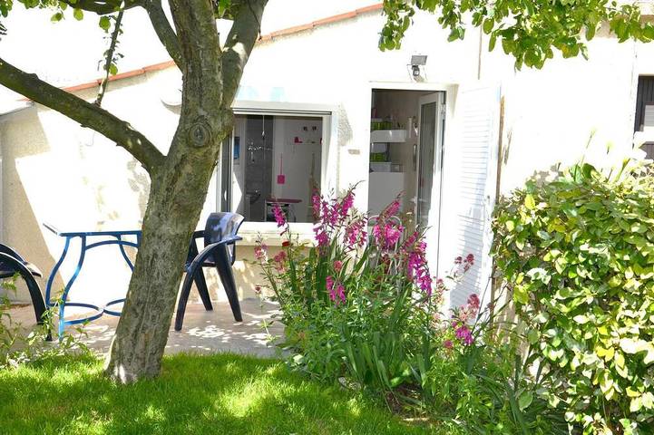 Location de vacances pour 2 personnes, avec Terrasse ainsi que Jardin et Piscine à Aytré
