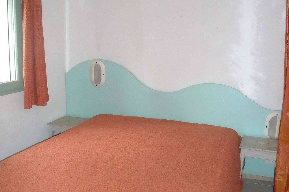 6 People In A Pedestrian Residence and Swimming Pools in Arès, Arcachon region