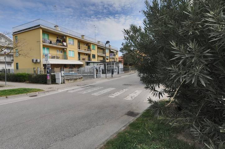 Ferielejlighed for 5 personer, med balkon i Caorle