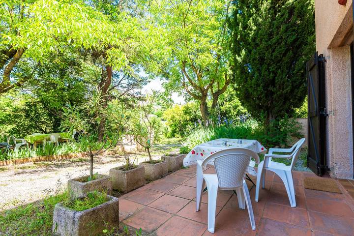 Ganze Wohnung, Landhaus „Villa Rose“ mit Terrasse und gemeinsamem Garten in Montagnac-Montpezat, Alpes-de-Haute-Provence