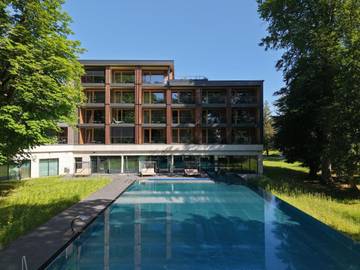 Ferienanlage für 2 Personen, mit Sauna und Seeblick sowie Garten und Pool, mit Haustier am Bodensee