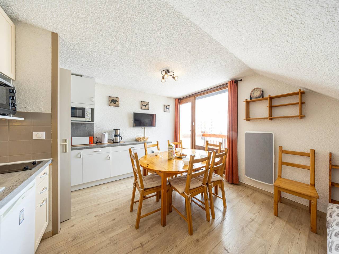 Entire apartment, Apartment for 6 pers south-facing balcony in Saint-François-Longchamp in Montgellafrey, Saint-Jean-de-Maurienne region