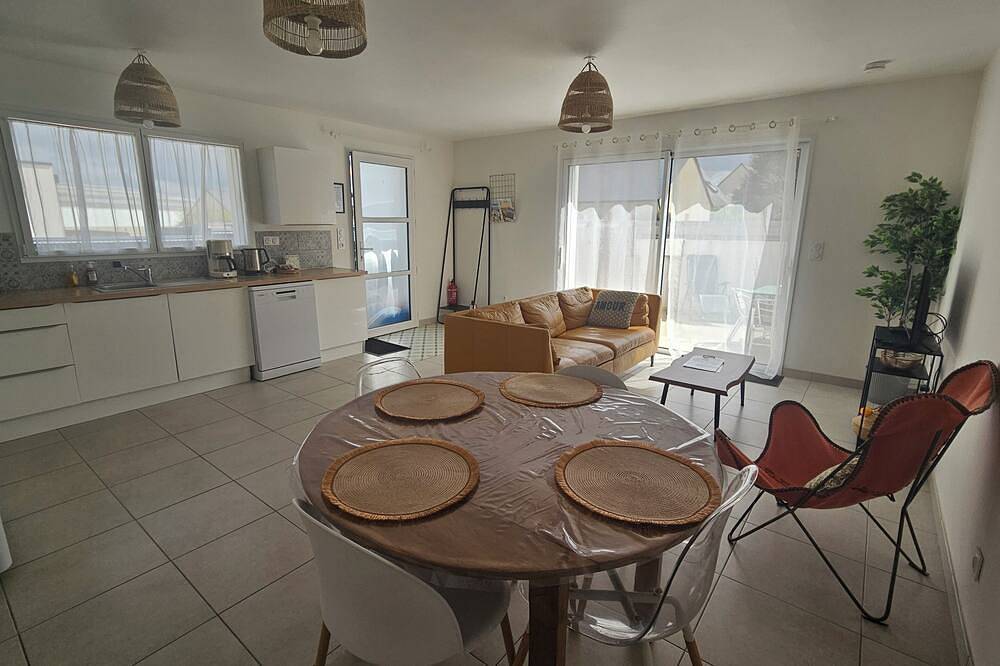 Single-storey house, close to town center and bus station. in Saint-Pol-de-Léon, Ceinture Dorée