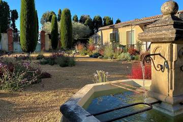 Gîte pour 3 personnes, avec piscine ainsi que jardin et terrasse à Séguret