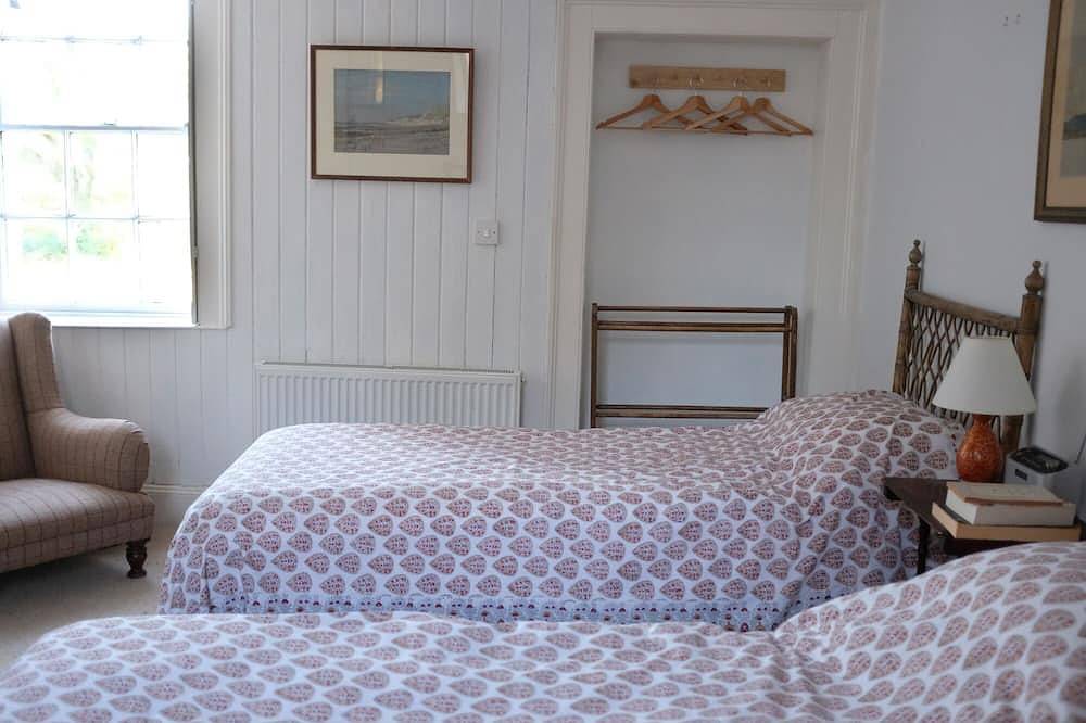 Coach house sleeping 8 in historic yard near gorgeous beaches . in Contea di Wexford (Irlanda)