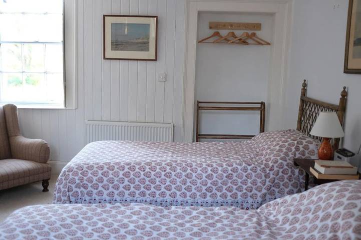 Coach house  sleeping 8 in historic yard near gorgeous beaches . in Contea di Wexford (Irlanda)