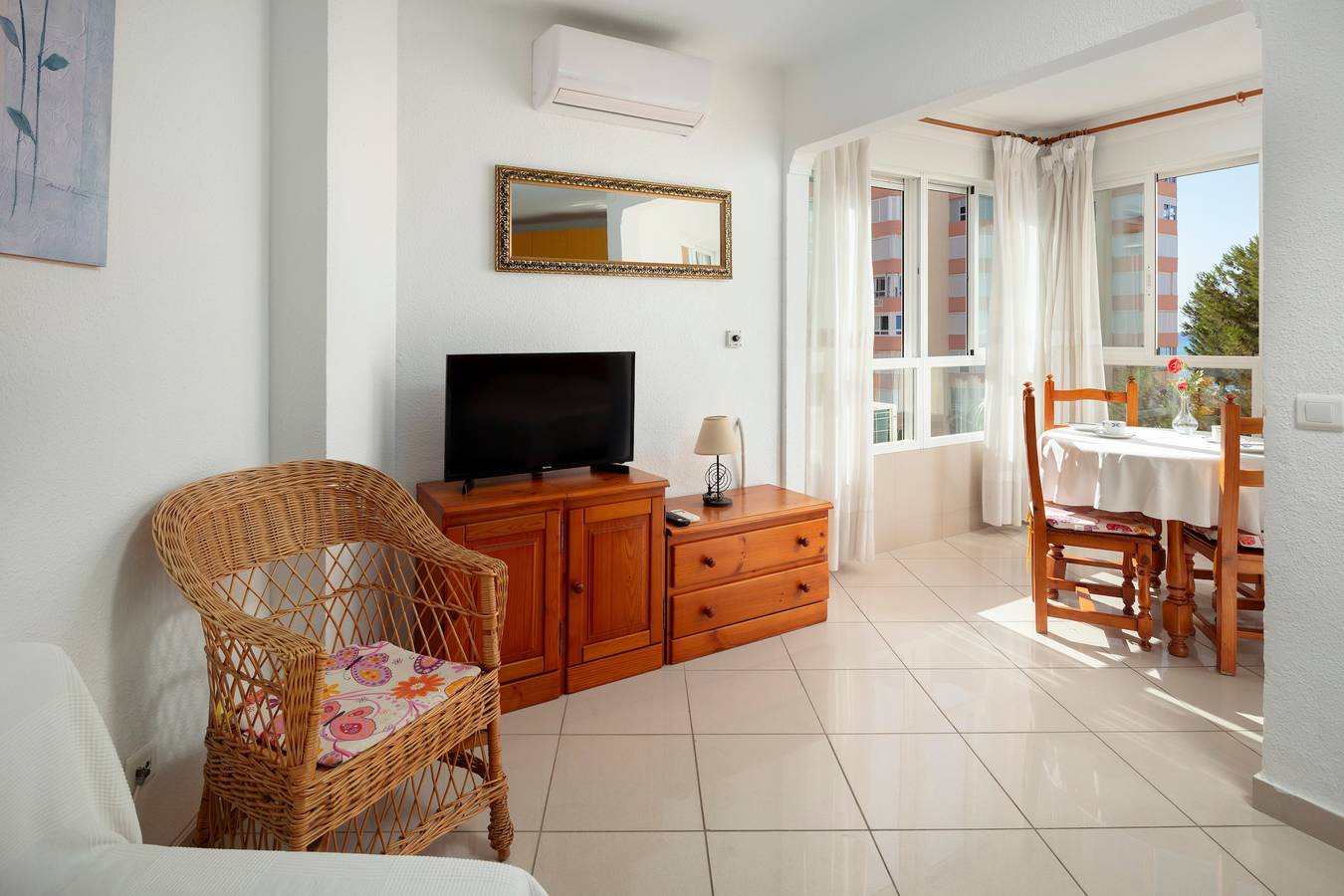 Entire studio, Studio Apartment 'Estudio Bloque 84' with Sea View, Wi-Fi and Air Conditioning in Torrox Costa, Torrox