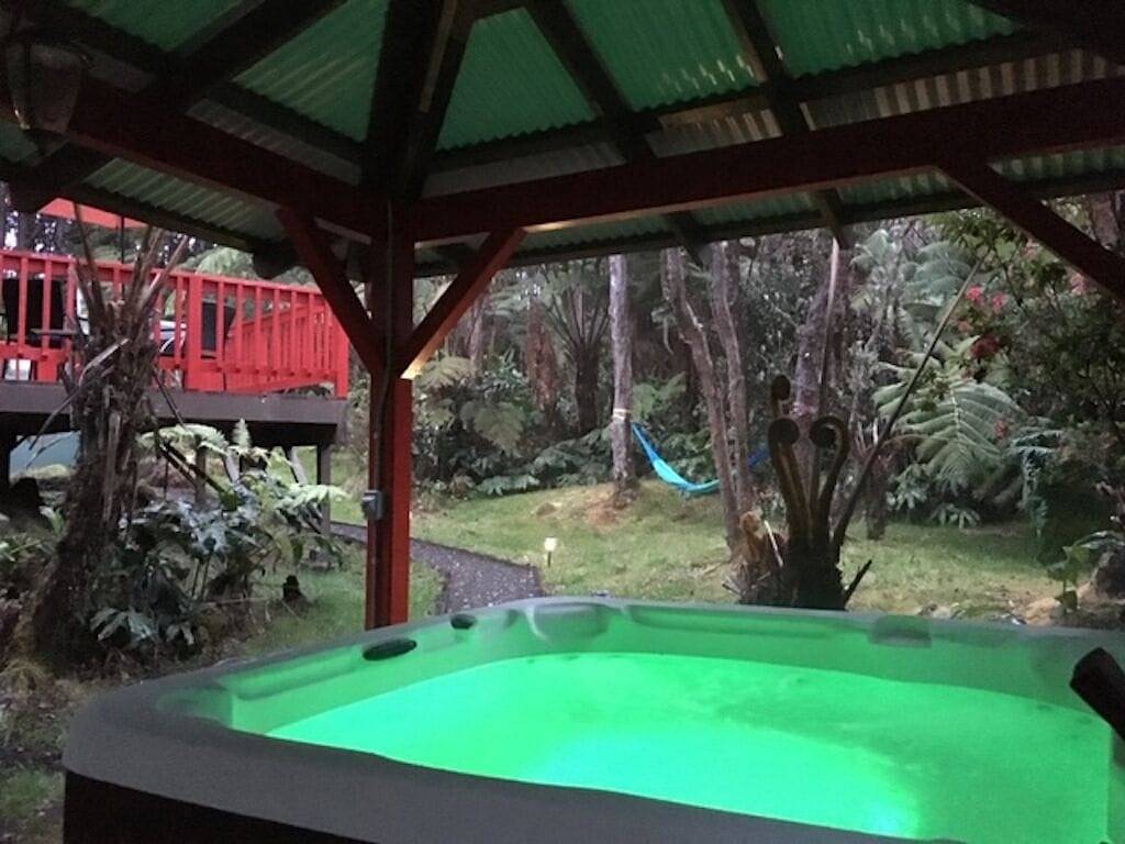 Gemütliche Hütte im Volcano Village, nur wenige Minuten vom Eingang zum Volcano Park entfernt. in Volcano, Hawaii Volcanoes Nationalpark