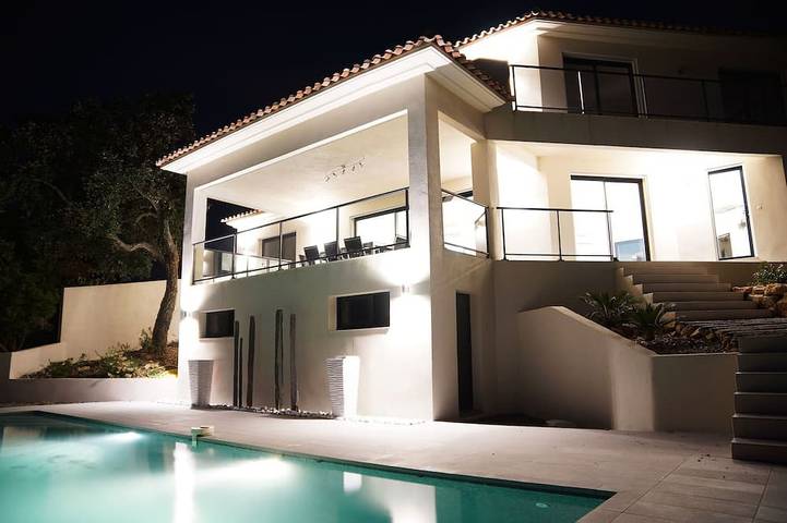 Geräumige Villa, Pool, Meer- und Bergblick, 4 Schlafzimmer, 8 Schlafplätze in Les Adrets-de-l'Estérel, Massif de l'Esterel