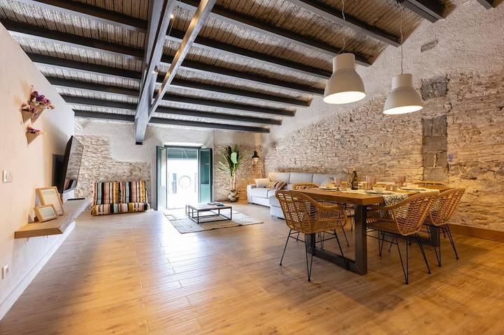 Entire apartment, Bravissimo Plaça del Vi, Design Penthouse in the Barri Vell in Girona, Gironès