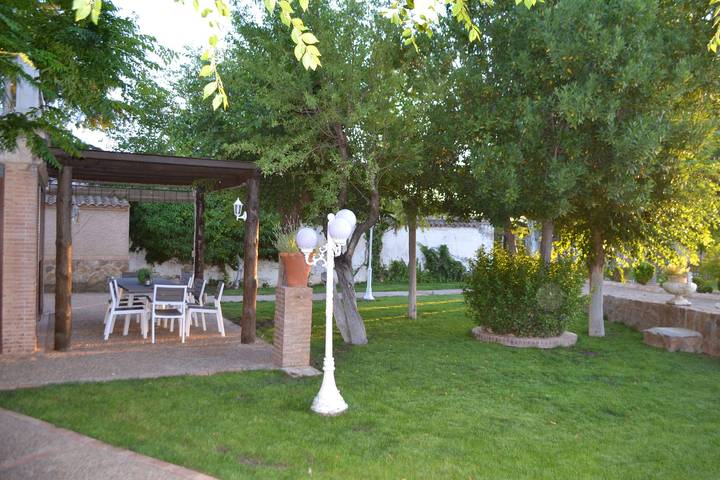 Granja para 12 personas, con jacuzzi además de jardín y balcón en Castilla-La Mancha - 2