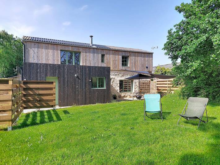 Location de vacances pour 4 personnes, avec terrasse et jardin à Ploudaniel
