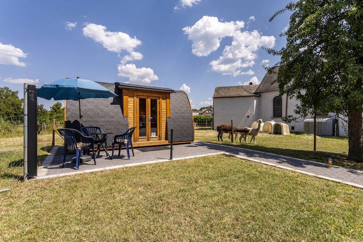 Geheel vakantieappartement, ‘Campingpod op de alpacakweide’ met privéterras en privétuin in Arnsberg, Hochsauerlandkreis