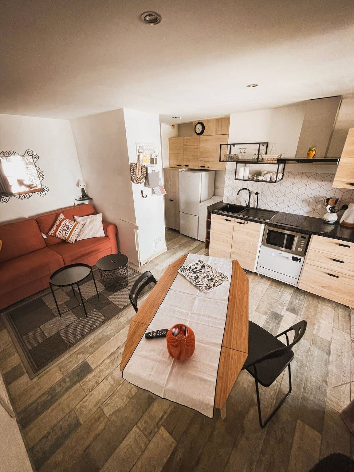 Ganze Wohnung, Ferienwohnung für 2 Personen mit Terrasse in La Bergerie, Hyeres