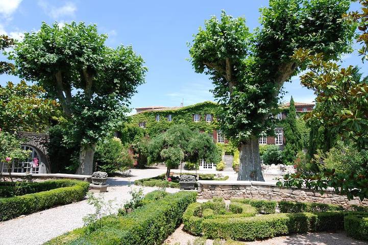 Gîte pour 28 personnes, avec Jacuzzi ainsi que Jardin et Sauna à Floure