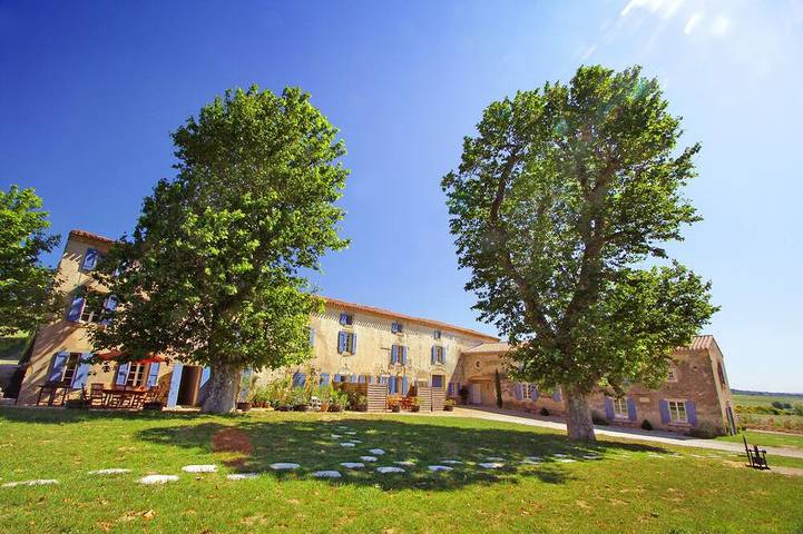 Gîte pour 11 personnes, avec Terrasse ainsi que Jardin et Piscine à Aragon