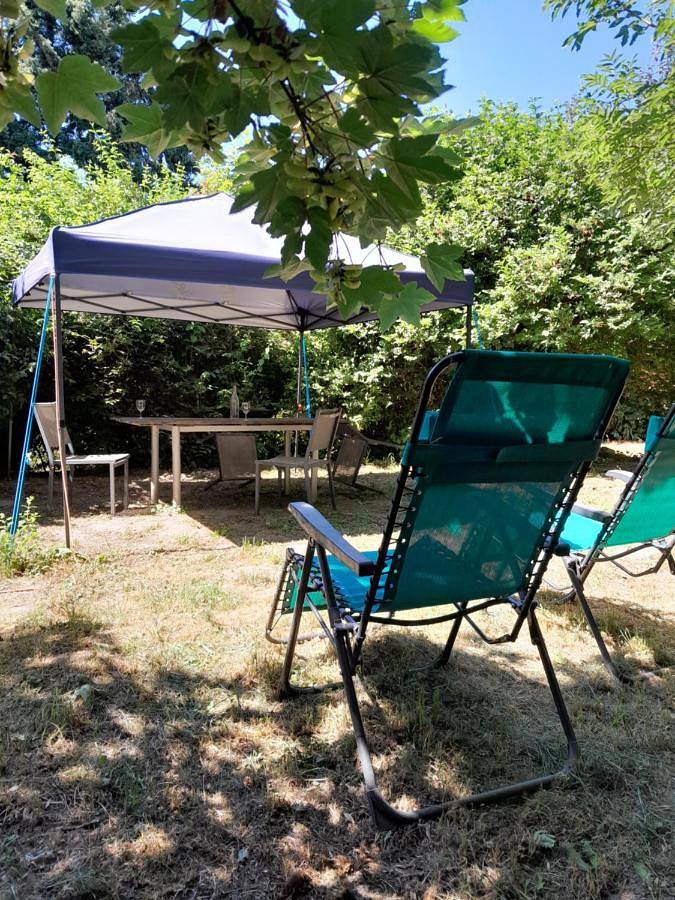 Maison d’hôte pour 3 personnes, avec jardin à Chenereilles