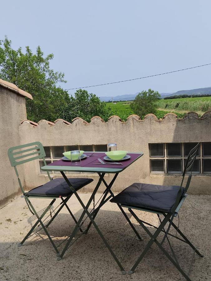 Appartement entier, Studio calme dans les vignes avec piscine in Suze-la-Rousse, Région de nyons