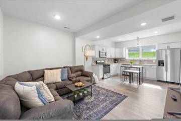 Vacation Rental for 5 Guests in Lake Michigan, Illinois, Picture 4