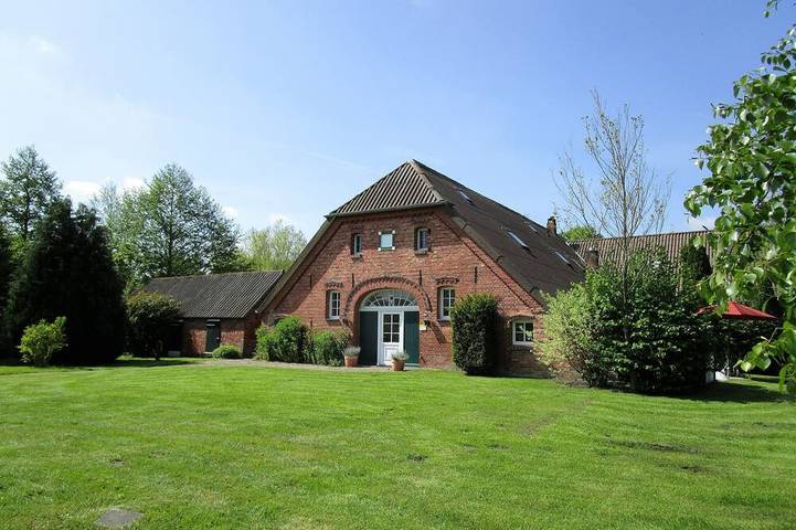 Ferienhaus für 7 Personen, mit Terrasse und Garten sowie Pool und Sauna in Stadland