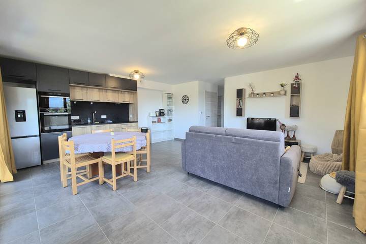Gîte pour 6 personnes, avec terrasse à Les Déserts - 2