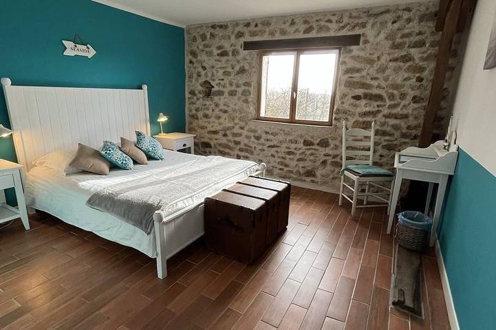 Location de vacances pour 12 personnes, avec jardin ainsi que terrasse et piscine à Espinasse - 4