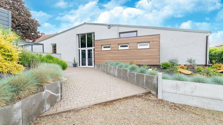 Location de vacances pour 9 personnes, avec piscine ainsi que jardin et sauna à Ohey