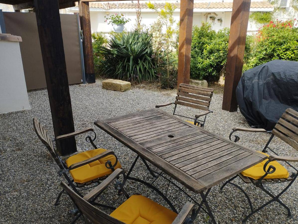 Appartement entier, One-Bedroom Apartment in Arles, Région d'Arles