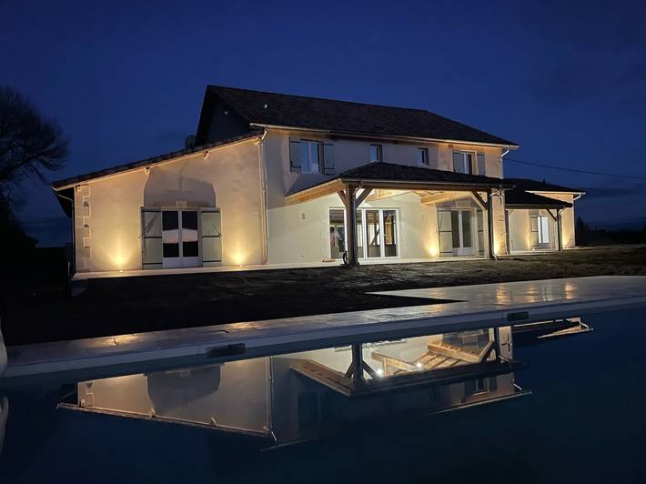Casa de vacaciones 'Maison De La Fontaine' con piscina privada, wifi y aire acondicionado in Villefranche-de-Lonchat, Périgord Pourpre