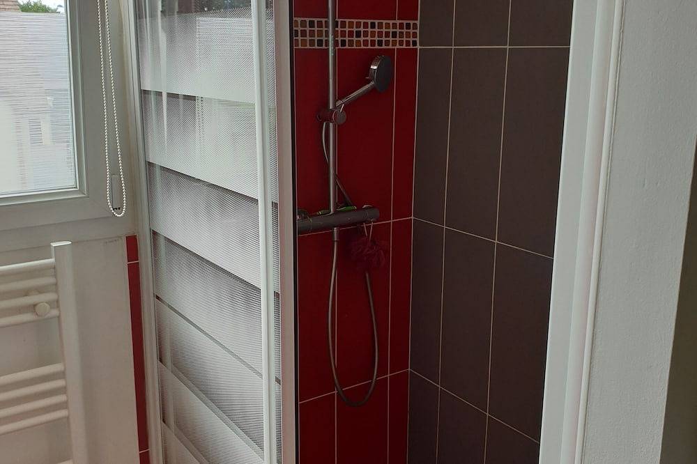House with heated swimming pool 10x4ml in Sallenelles between Cabourg and Ouistreham. in Sallenelles, Caen und Umgebung