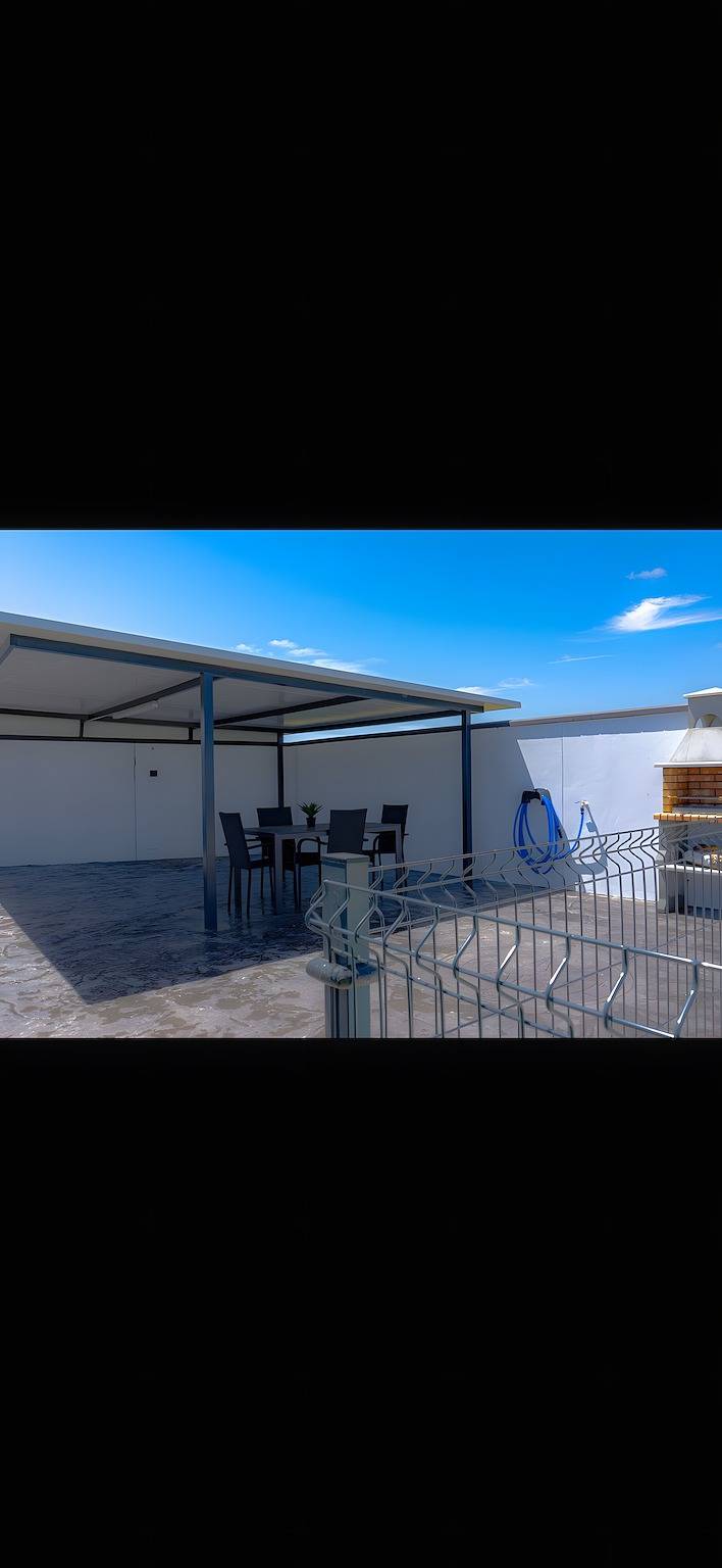 Apartamento entero, Apartamento 'Loft Roche Solo Parejas o Familias' con Piscina Privada, Wi-Fi y Aire Acondicionado in Conil de la Frontera, Costa de la Luz