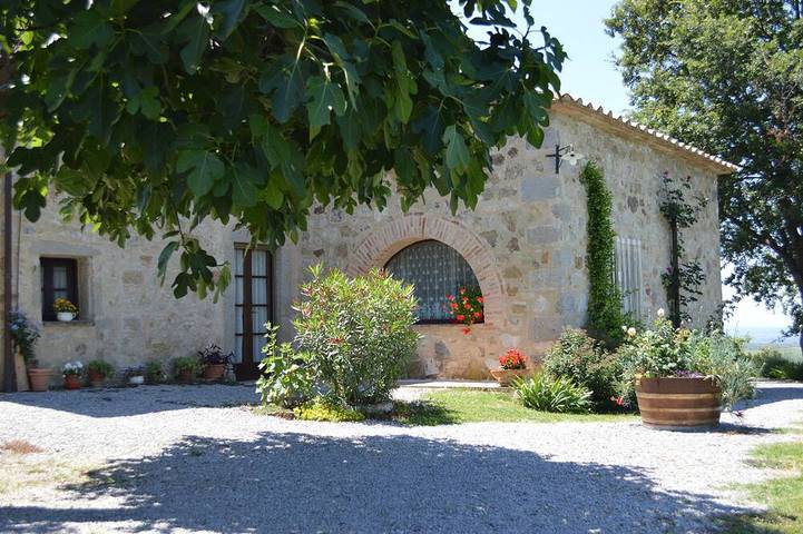 Agriturismo per 4 persone, con piscina e giardino in Seggiano