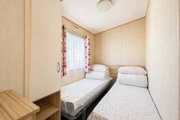 Static Caravan for 8 People in Leysdown, Kent, Photo 2