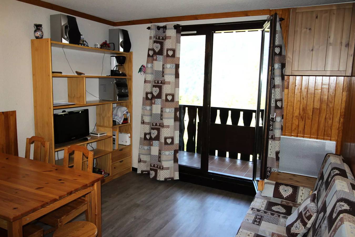 Ganze Wohnung, Wohnung in ruhigem Chalet, am Waldrand in La Norma, Villarodin-Bourget