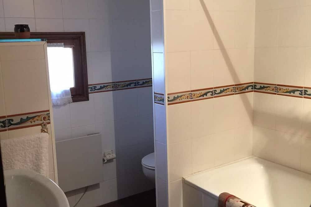 Apartamento entero, Guils I  - 6 Pax - Tres Habitaciones Piso, Capacidad 6 in Guils de Cerdaña, Cerdanya