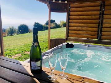 Cottage pour 3 personnes, avec jardin et jacuzzi à Saissac