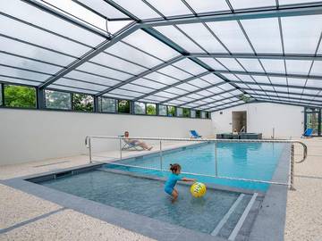 Mobil home pour 4 personnes, avec terrasse ainsi que bassin pour enfant et jacuzzi, animaux acceptés dans Mauges-sur-Loire