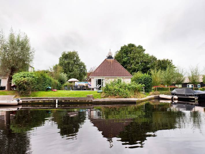 Ferienhaus für 8 Personen, mit Whirlpool und Terrasse sowie Garten und Sauna