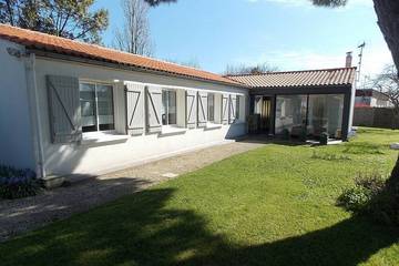 Gîte pour 5 personnes, avec terrasse et jardin à Saint-Xandre