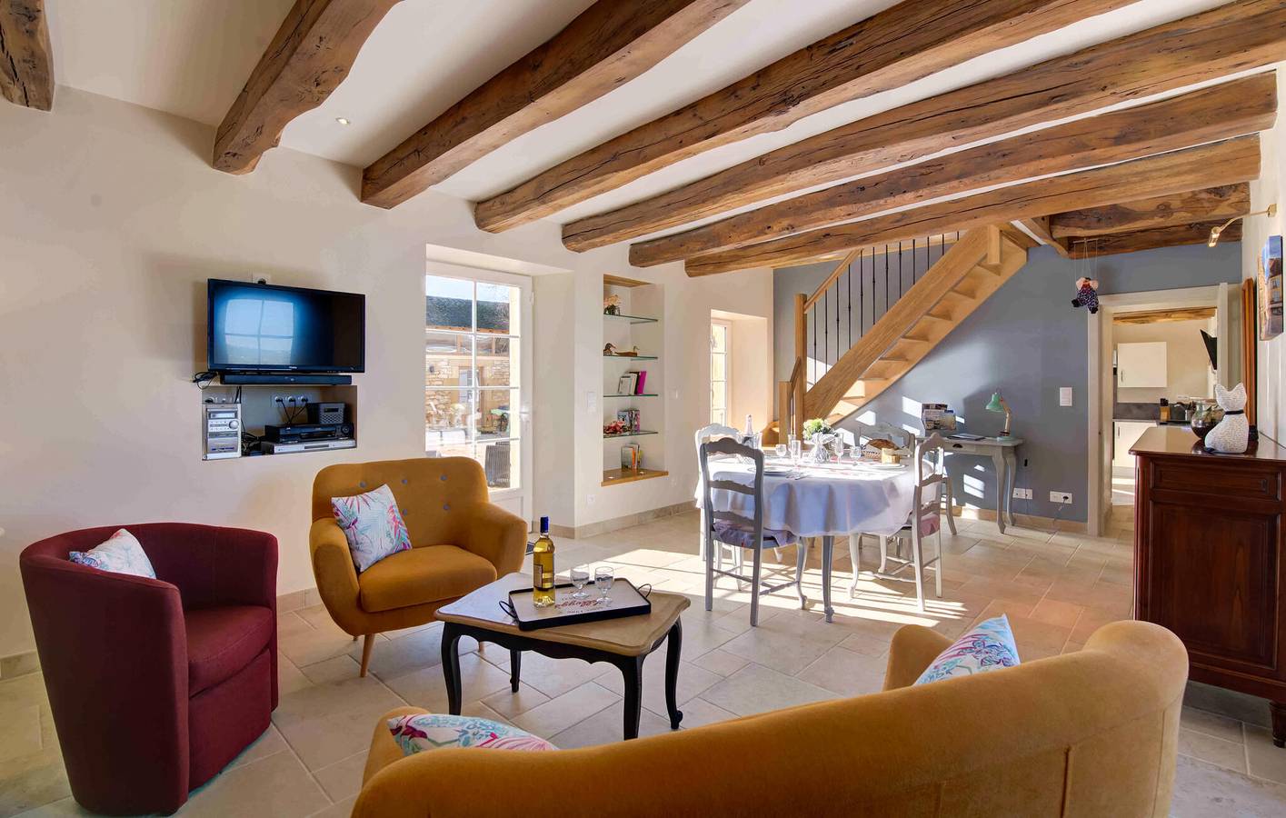 Charmant logement à 2 km d'Excideuil : appartement avec piscine, jardin et Wi-Fi in Excideuil, Périgord Vert